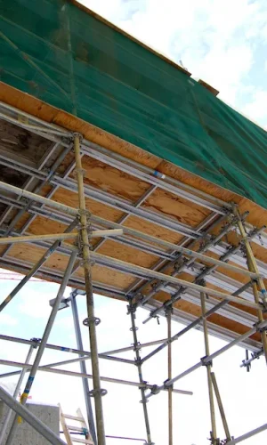 Elevated platform scaffolding from Santa Rosa Scaffolding Rental for commercial projects.
