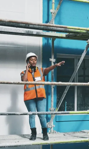 Santa Rosa Scaffolding Rental crew managing safe scaffold installation at a commercial site.